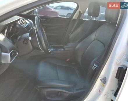Белый Ягуар XE, объемом двигателя 2 л и пробегом 173 тыс. км за 2100 $, фото 6 на Automoto.ua
