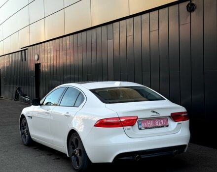 Белый Ягуар XE, объемом двигателя 2 л и пробегом 150 тыс. км за 9900 $, фото 4 на Automoto.ua
