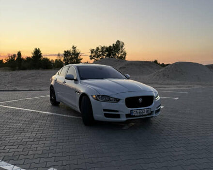 Белый Ягуар XE, объемом двигателя 3 л и пробегом 90 тыс. км за 24500 $, фото 4 на Automoto.ua
