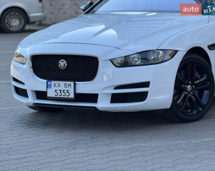Білий Ягуар XE, об'ємом двигуна 3 л та пробігом 100 тис. км за 18000 $, фото 2 на Automoto.ua