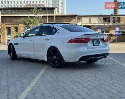 Білий Ягуар XE, об'ємом двигуна 3 л та пробігом 100 тис. км за 18000 $, фото 7 на Automoto.ua