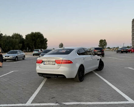 Белый Ягуар XE, объемом двигателя 3 л и пробегом 90 тыс. км за 24500 $, фото 5 на Automoto.ua
