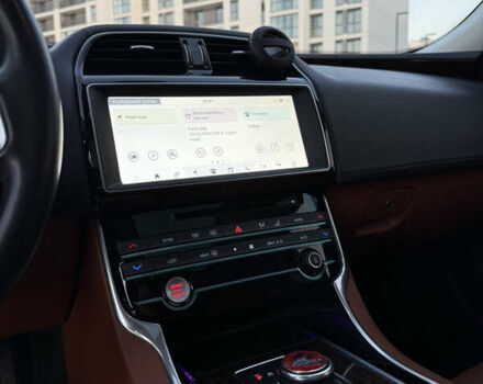 Белый Ягуар XE, объемом двигателя 3 л и пробегом 90 тыс. км за 24500 $, фото 14 на Automoto.ua
