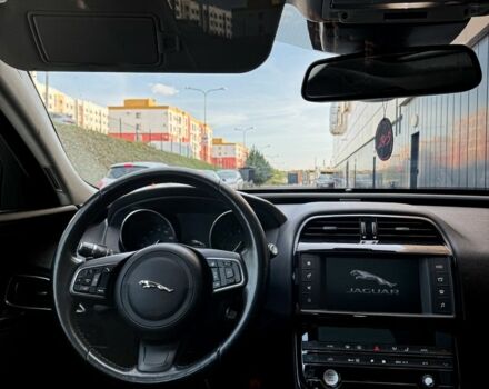 Белый Ягуар XE, объемом двигателя 2 л и пробегом 150 тыс. км за 9900 $, фото 9 на Automoto.ua