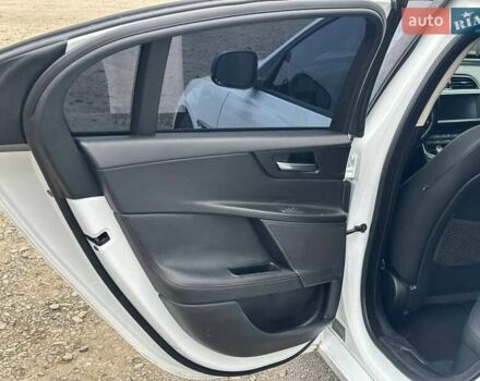 Білий Ягуар XE, об'ємом двигуна 0 л та пробігом 89 тис. км за 11300 $, фото 18 на Automoto.ua