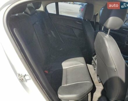 Белый Ягуар XE, объемом двигателя 2 л и пробегом 173 тыс. км за 2100 $, фото 9 на Automoto.ua