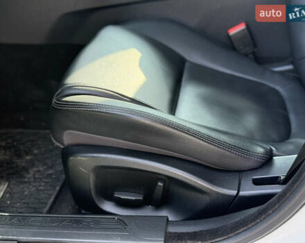 Ягуар XE 2017 в Ровно на Automoto.ua Белый Ягуар XE, объемом двигателя 2 л и пробегом 155 тыс. км за 11500 $, фото 16 на Automoto.ua