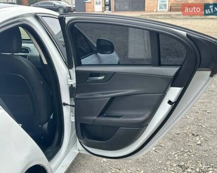 Білий Ягуар XE, об'ємом двигуна 0 л та пробігом 89 тис. км за 11300 $, фото 24 на Automoto.ua