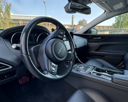 Білий Ягуар XE, об'ємом двигуна 3 л та пробігом 100 тис. км за 18000 $, фото 22 на Automoto.ua