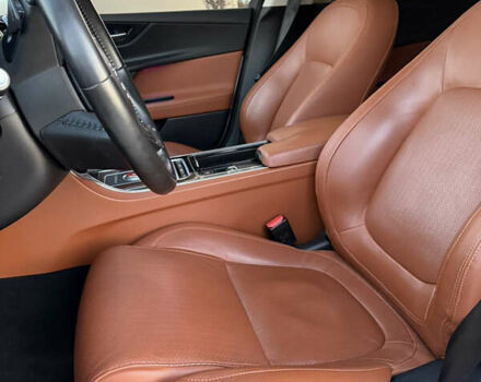 Белый Ягуар XE, объемом двигателя 3 л и пробегом 90 тыс. км за 24500 $, фото 7 на Automoto.ua