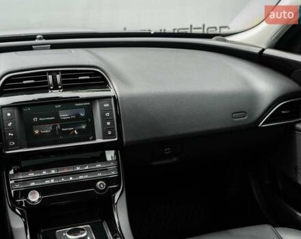 Белый Ягуар XE, объемом двигателя 2 л и пробегом 132 тыс. км за 14500 $, фото 60 на Automoto.ua