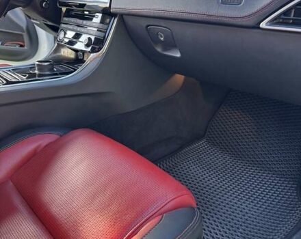 Белый Ягуар XE, объемом двигателя 2 л и пробегом 160 тыс. км за 19500 $, фото 24 на Automoto.ua