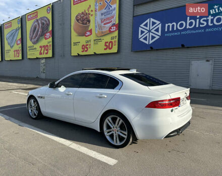 Белый Ягуар XE, объемом двигателя 2 л и пробегом 61 тыс. км за 23000 $, фото 5 на Automoto.ua