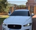 Белый Ягуар XE, объемом двигателя 2 л и пробегом 144 тыс. км за 14938 $, фото 1 на Automoto.ua