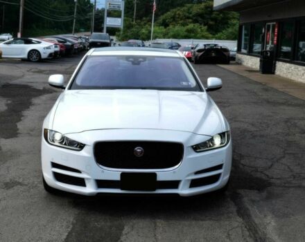 Белый Ягуар XE, объемом двигателя 2 л и пробегом 74 тыс. км за 3500 $, фото 1 на Automoto.ua