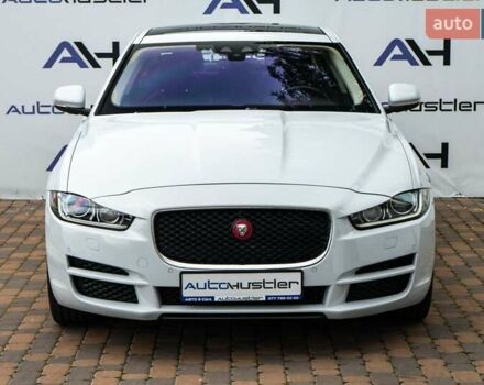 Белый Ягуар XE, объемом двигателя 2 л и пробегом 132 тыс. км за 14500 $, фото 3 на Automoto.ua