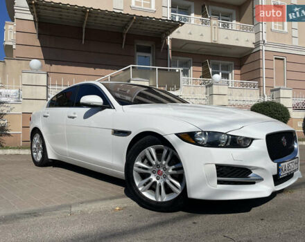 Белый Ягуар XE, объемом двигателя 2 л и пробегом 70 тыс. км за 18300 $, фото 1 на Automoto.ua