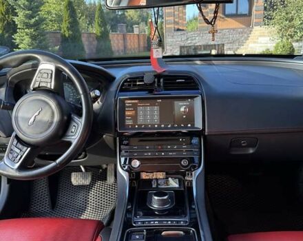 Белый Ягуар XE, объемом двигателя 2 л и пробегом 160 тыс. км за 19500 $, фото 32 на Automoto.ua