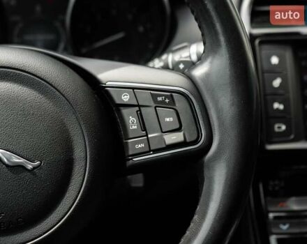 Белый Ягуар XE, объемом двигателя 2 л и пробегом 132 тыс. км за 14500 $, фото 56 на Automoto.ua