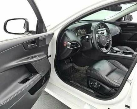 Белый Ягуар XE, объемом двигателя 0 л и пробегом 36 тыс. км за 13000 $, фото 3 на Automoto.ua