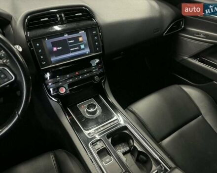 Белый Ягуар XE, объемом двигателя 2 л и пробегом 141 тыс. км за 14999 $, фото 10 на Automoto.ua