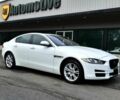 Белый Ягуар XE, объемом двигателя 2 л и пробегом 74 тыс. км за 3500 $, фото 4 на Automoto.ua