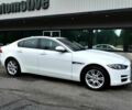Белый Ягуар XE, объемом двигателя 2 л и пробегом 74 тыс. км за 3500 $, фото 1 на Automoto.ua