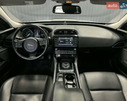 Белый Ягуар XE, объемом двигателя 2 л и пробегом 141 тыс. км за 14999 $, фото 7 на Automoto.ua