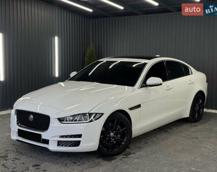 Белый Ягуар XE, объемом двигателя 2 л и пробегом 141 тыс. км за 14999 $, фото 6 на Automoto.ua