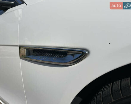 Белый Ягуар XE, объемом двигателя 2 л и пробегом 70 тыс. км за 18300 $, фото 9 на Automoto.ua