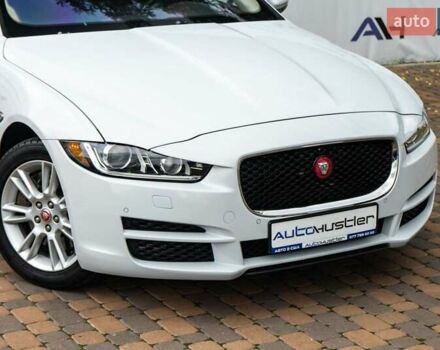 Белый Ягуар XE, объемом двигателя 2 л и пробегом 132 тыс. км за 14500 $, фото 4 на Automoto.ua