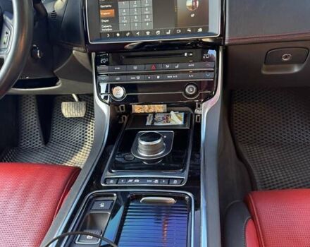 Белый Ягуар XE, объемом двигателя 2 л и пробегом 160 тыс. км за 19500 $, фото 28 на Automoto.ua