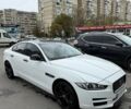 Белый Ягуар XE, объемом двигателя 2 л и пробегом 85 тыс. км за 18000 $, фото 1 на Automoto.ua