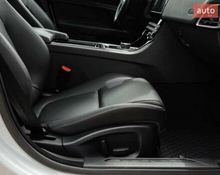 Белый Ягуар XE, объемом двигателя 2 л и пробегом 132 тыс. км за 14500 $, фото 48 на Automoto.ua