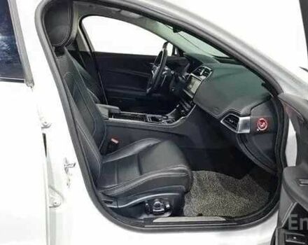 Белый Ягуар XE, объемом двигателя 0 л и пробегом 36 тыс. км за 13000 $, фото 8 на Automoto.ua
