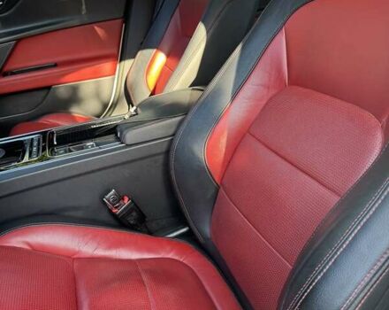 Белый Ягуар XE, объемом двигателя 2 л и пробегом 160 тыс. км за 19500 $, фото 44 на Automoto.ua