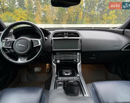 Ягуар XE 2019 в Луцке на Automoto.ua Белый Ягуар XE, объемом двигателя 2 л и пробегом 190 тыс. км за 16900 $, фото 14 на Automoto.ua