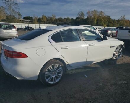 Белый Ягуар XE, объемом двигателя 2 л и пробегом 30 тыс. км за 9788 $, фото 3 на Automoto.ua