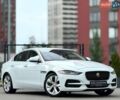Білий Ягуар XE, об'ємом двигуна 2 л та пробігом 62 тис. км за 20900 $, фото 1 на Automoto.ua