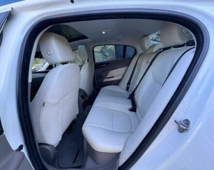 Белый Ягуар XE, объемом двигателя 2 л и пробегом 67 тыс. км за 2800 $, фото 14 на Automoto.ua