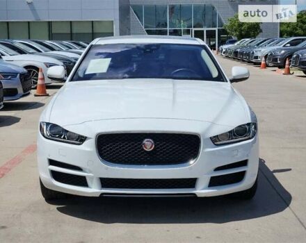 Белый Ягуар XE, объемом двигателя 2 л и пробегом 13 тыс. км за 3000 $, фото 6 на Automoto.ua