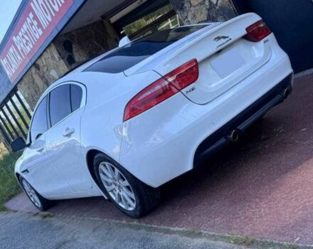 Белый Ягуар XE, объемом двигателя 2 л и пробегом 67 тыс. км за 2800 $, фото 2 на Automoto.ua