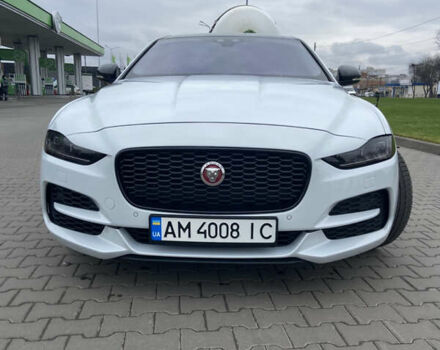 Белый Ягуар XE, объемом двигателя 2 л и пробегом 61 тыс. км за 20999 $, фото 4 на Automoto.ua