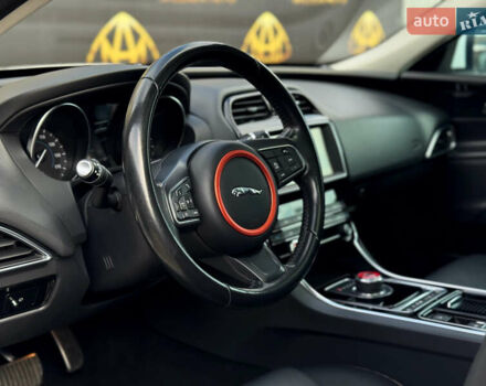 Белый Ягуар XE, объемом двигателя 2 л и пробегом 109 тыс. км за 18900 $, фото 7 на Automoto.ua