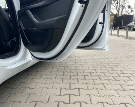 Белый Ягуар XE, объемом двигателя 2 л и пробегом 61 тыс. км за 20999 $, фото 12 на Automoto.ua