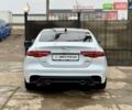 Белый Ягуар XE, объемом двигателя 2 л и пробегом 55 тыс. км за 28990 $, фото 5 на Automoto.ua