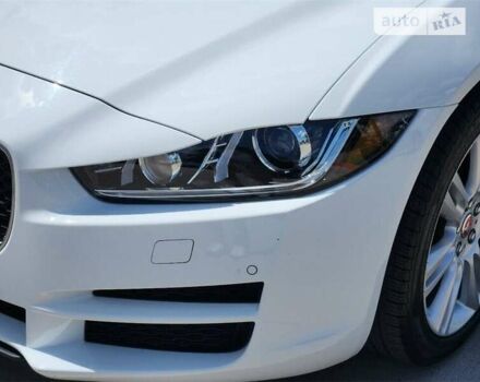 Белый Ягуар XE, объемом двигателя 2 л и пробегом 13 тыс. км за 3000 $, фото 1 на Automoto.ua