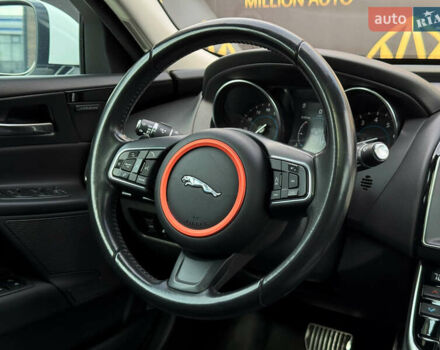 Белый Ягуар XE, объемом двигателя 2 л и пробегом 109 тыс. км за 18900 $, фото 16 на Automoto.ua