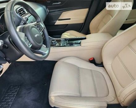 Білий Ягуар XE, об'ємом двигуна 2 л та пробігом 13 тис. км за 3000 $, фото 8 на Automoto.ua