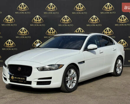 Белый Ягуар XE, объемом двигателя 2 л и пробегом 109 тыс. км за 17900 $, фото 2 на Automoto.ua